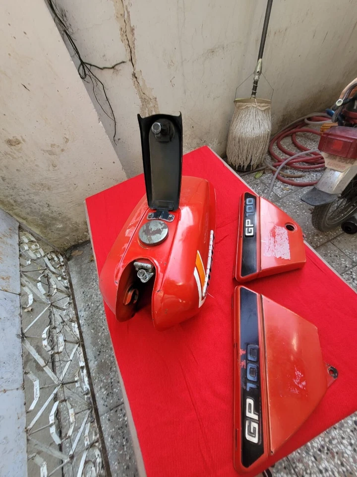 Tanque de feul GP 100 125 Foto 1 de 4