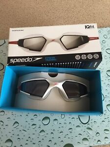 Speedo Mens Aquapulse Max  Antifog  Swimming Goggles White Frame  Smoke Lens