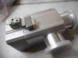 SMC HIGH VACUUM VALVE - AIR OPERATED w/SOLENOID -- VLFV-40F-5L0U - Picture 1 of 4