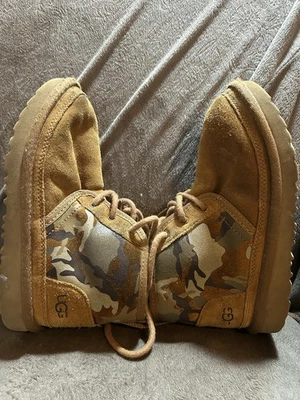 Botines Ugg Neumel para niños talla 1 estampado camuflaje Foto 1 de 4