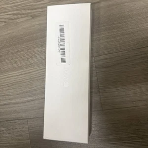 Apple Watch Series 10 (GPS) 46mm mit Sportarmband M/L Jet Black Modell MWWQ3LW/A 2024 - Bild 1 von 6