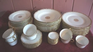 63 piezas de colección ls& s limoges. VAJILLA; PATRÓN BLANCO/DORADO - Imagen 1 de 4