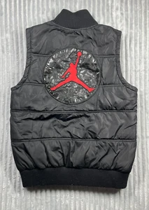 Jordan Youth Puffer Vest 10-12yrs Jumpman Logo Chicago Bulls Black Red Bred - Picture 1 of 12