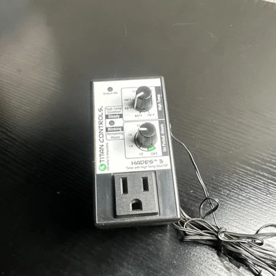Temporizador de retardo de iluminación Titan Controls Hades 3 Foto 1 de 2