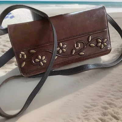 Mini bolso bandolera Brighton vintage. Cuero genuino, acento bordado Foto 1 de 4