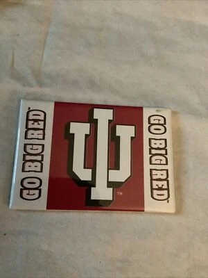 Ímã de geladeira WinCraft Go Big vermelho IU 3” X 2” - Imagem 1 de 4