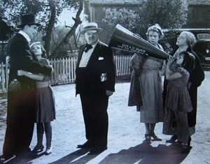 BANK DICK comic clipping WC Fields w/ Una Merkel & Evelyn Del Rio B&W photo 1940 - Picture 1 of 1
