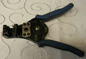 KLEIN TOOLS KATAPULT WIRE STRIPPER/CUTTER #11063W - Picture 1 of 6