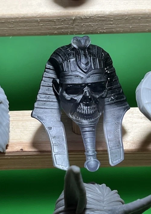 Cabeza de faraón esculpida para legiones míticas Foto 1 de 1