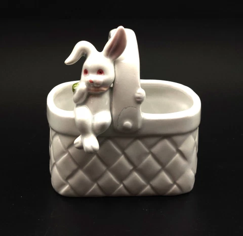 Fitz and Floyd Vintage Ceramic Woven White Basket with Bunny and Carrot Cover