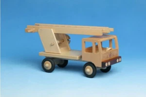 LKW Feuerwehr Natur - Werdauer Holzspielzeug zweiachsig Holz Fahrzeug Drehleiter - Bild 1 von 2