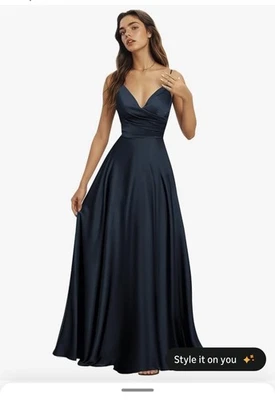 Vestido azul marino satinado talla pequeña con cordones espalda sin cinta Foto 1 de 4