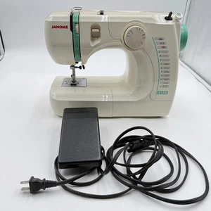 Janome Model 3128 Nähmaschine Compact Mini mit Fußpedal & Netzkabel - Bild 1 von 15