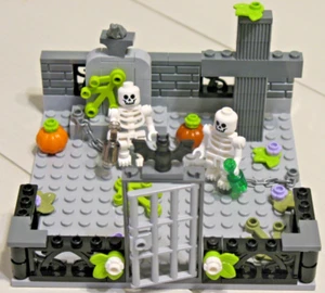LEGO Halloween Shackled Skeletons Head Stone Cemetery Jail Frog Bat MOC #1 - Picture 1 of 5