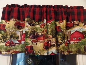 Intestazione assegno rosso/nero, camion rosso, fienile, cavalli finestra fatta a mano VALANCES 42x16 - Foto 1 di 4