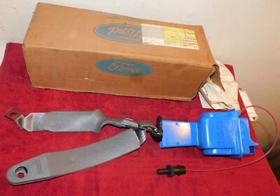 1980-87 Ford LTD Crown Vic Grand Marquis NOS GREY RH FRONT SEAT BELT + RETRACTOR - Image 1 of 4