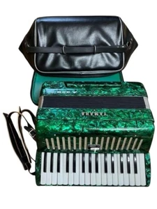 YAMAHA Accordion A-32B 8905 32 Key Green Good Condition with Case Japan Rare - Picture 1 of 9