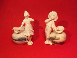 + Paire de vases au jeune couple en porcelaine vers 1900 - Saxe + - Imagen 1 de 1