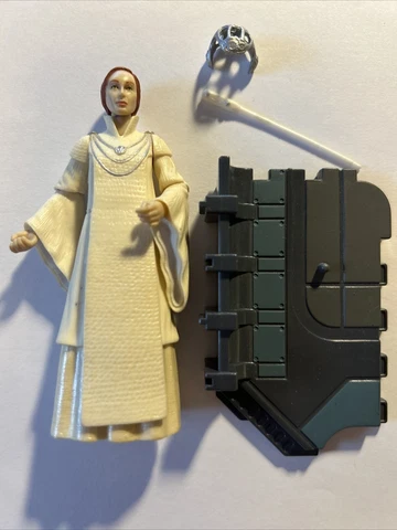 Hasbro 3.75” Star Wars Revenge Of The Sith Republic Senator Mon Mothma Chandrila Cover