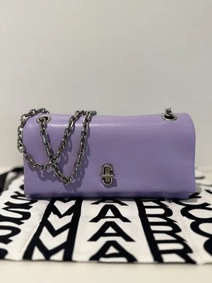 AUTÉNTICO NUEVO CON ETIQUETAS Bolso Bandolera Marc Jacobs The Dual Mini Cuero Correa de Cadena en Lila Foto 1 de 4