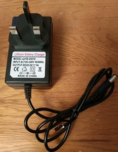 Adattatore Alimentatore Universale 12V 1A, Adattatore AC 100-240V - Foto 1 di 4