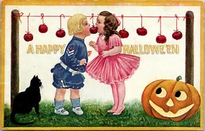 Postal en relieve de Happy Halloween comiendo manzanas - Imagen 1 de 2
