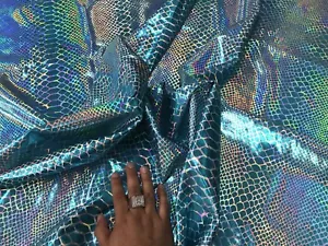 ESCAMAS DE DRAGÓN IRIDISCENTE TURQUESA EN NAILON 2 VÍAS SPANDEX ELÁSTICO - VENDIDO POR YARDA - Imagen 1 de 8