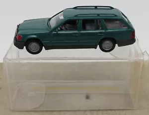 Micro WIKING Ho 1/87 Mercedes Benz 230 Te Verde Scuro IN Box #15413 - Foto 1 di 8