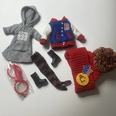 Lote de ropa Blythe Varsity Dean Stock Foto 1 de 4