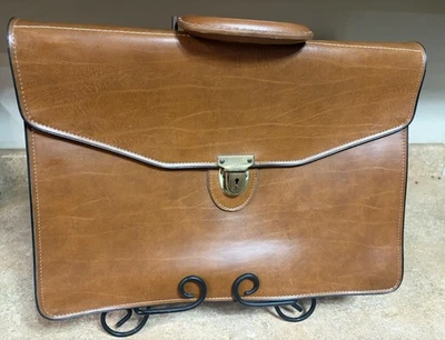 Maletín Pegaso Vintage Cuero Marrón Botón Frontal 17x12 Hecho en EE. UU. Foto 1 de 4