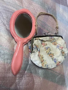 Cartera pequeña Kiss Lock con espejo de celulitis perla rosa - Imagen 1 de 9
