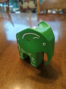 Vintage grüner Elefant aus Holz mit beweglichem Schaukelkopf - Bild 1 von 10