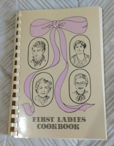San Antonio VTG First Baptist First Ladies Cookbook - Foto 1 di 8