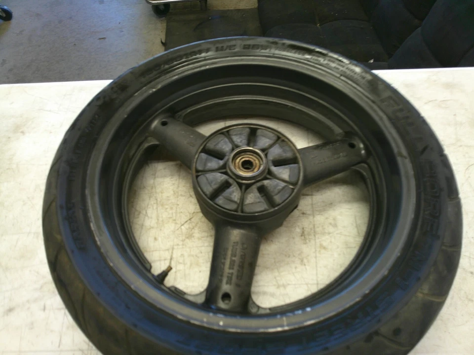 Задний обод колеса 1998-2003 Suzuki Katana 750 GSX750F - Изображение 1 из 4