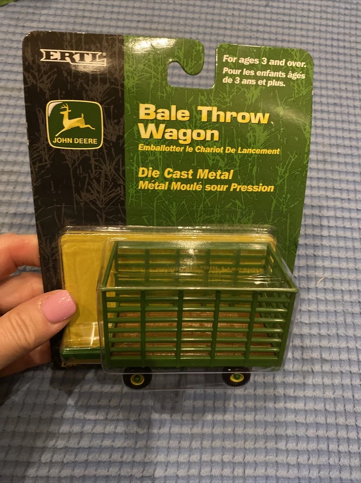 Ertl 1 64 John Deere Bale Throw Wagon #5755