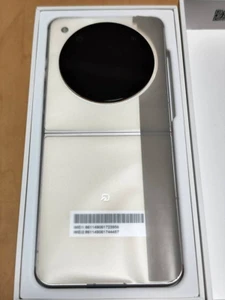 ZTE nubia Libero Flip A304ZT Gold 128GB 6GB 6.9inch SIM Unlocked NEW - Afbeelding 1 van 6