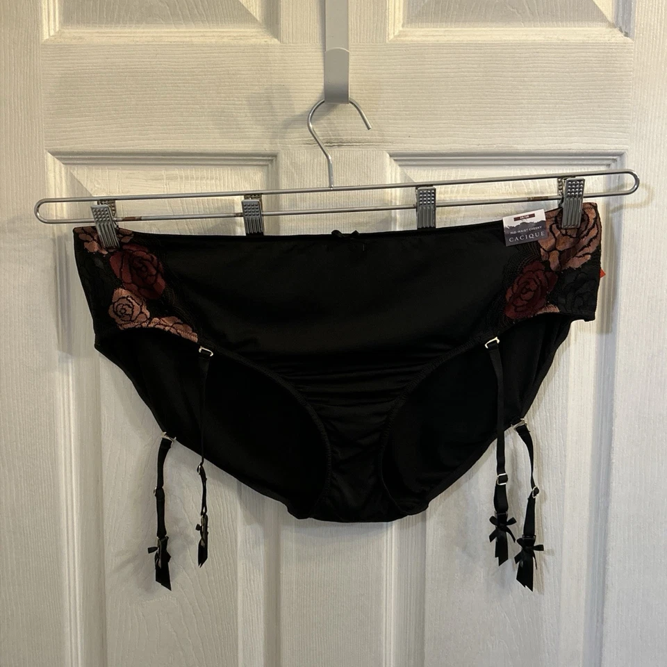 Calcinha Cacique cintura média atrevida 26/28 plus preta renda floral tiras lingerie nova com etiquetas - Imagem 1 de 4