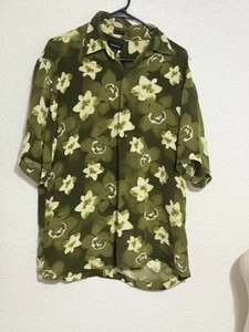 Claiborne 100% Silk Shirt Men's Size Medium Tropical Olive Green Short Sleeve - Picture 1 of 4