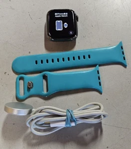 Apple Watch Series 8 (45 mm, graphite, acier inoxydable, LTE) - Photo 1 sur 14