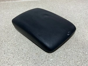 Subaru Impreza 2008-2011 consola central reposabrazos de vinilo negro tapa superior OEM - Imagen 1 de 2