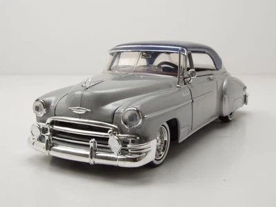 Chevrolet Bel Air 1950 Argento Blu Modellino 1:24 MotorMax - Immagine 1 di 4
