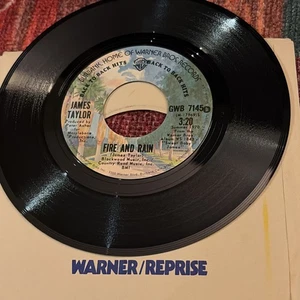 JAMES TAYLOR FIRE AND RAIN/COUNTRY ROAD  7" 45RPM NEAR MINT - Bild 1 von 3