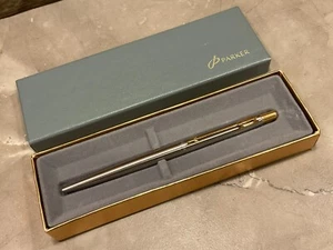 VINTAGE PARKER BALLPOINT PEN MATTE SILVER & GOLD PUSH BUTTON WITH CLIP - Picture 1 of 10