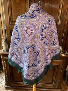Beau châle en polyester décor cachemire 116 cm x 114 cm - Picture 1 of 5