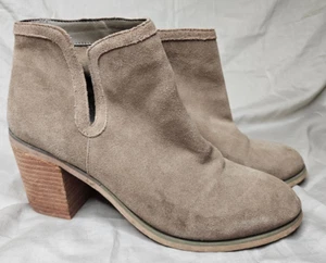 Urban Outfitters Ankle Boots Womens SZ 10 Beige Suede Leather Pull On Round Toe - Picture 1 of 10