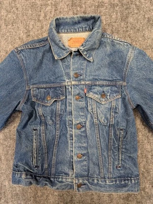 Chaqueta vaquera vintage 1987 Levis tipo III Trucker 40 regular roja etiqueta de ala de murciélago difícil de encontrar Foto 1 de 4