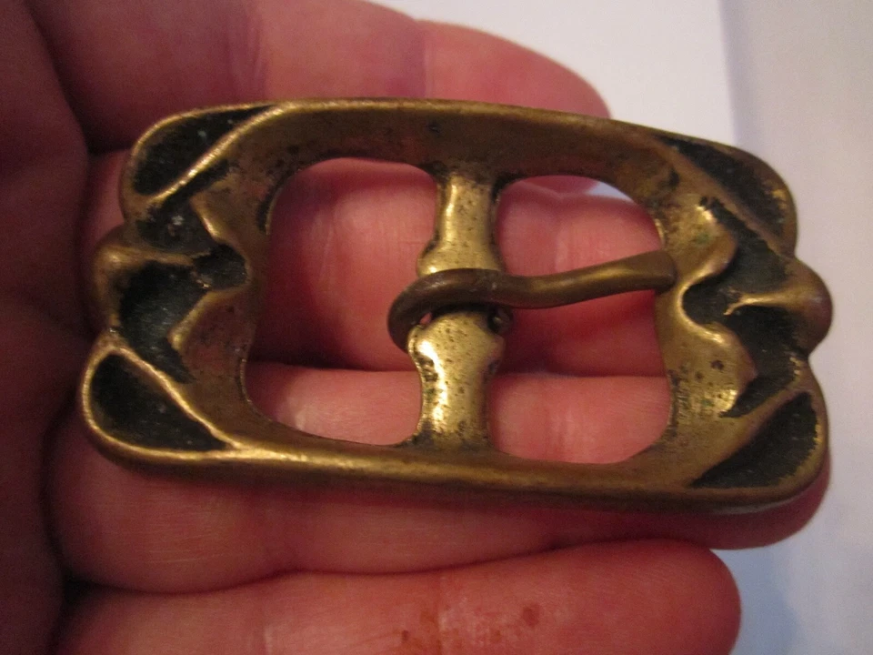 VINTAGE SOLID BRASS BELT BUCKLE - UNUSUAL DESIGN -  GW-16 - Image 1 of 4