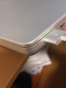 Apple MacBook Pro M2 14" 2023 16GB / 512GB z gwarancją resztkową 2 miesiące, bez towaru B! - Zdjęcie 1 z 10