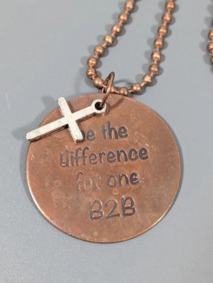 Colar de cobre Be The Difference For One Cross inspirador 24 pol - Imagem 1 de 4