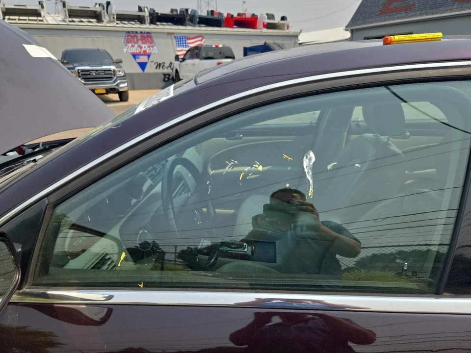 Used Front Left Door Glass Front fits: 2008 Buick Lucerne Front Left Grade A - Image 1 of 4